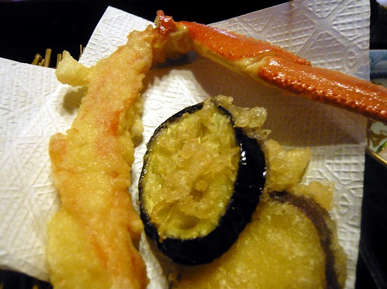 カニ足とナス、さつま芋の天ぷら。