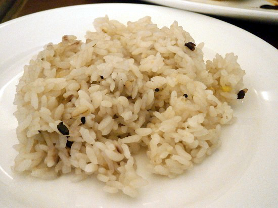 ご飯は雑穀米か玄米を選べます。