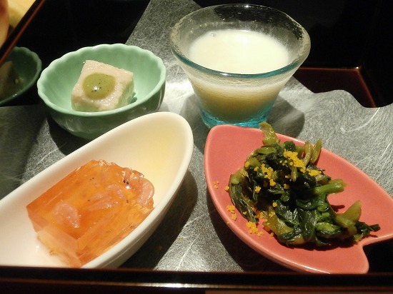 護摩豆腐木の芽味噌、アスパラポタージュ、菜花のからし和え、桜海老ゼリーよせ