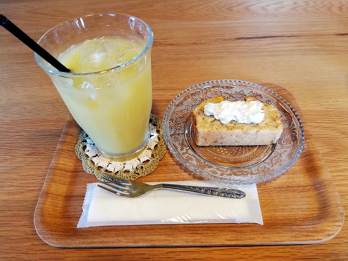 オレンジジュース＆バナナケーキ