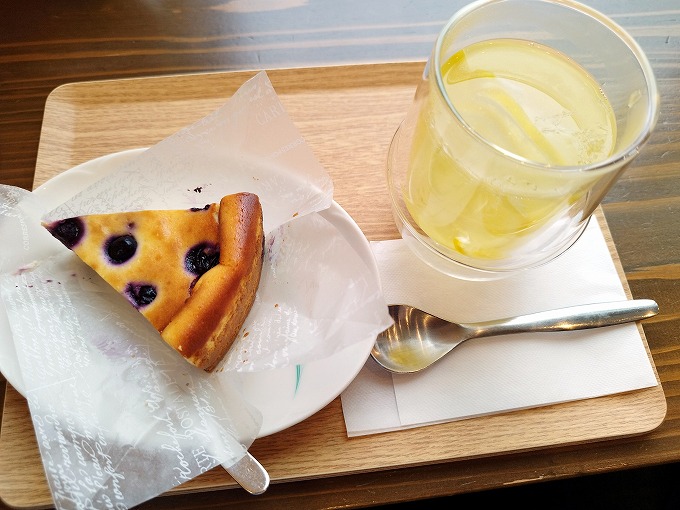 ブルーベリーのベイクドチーズケーキ&レモネード